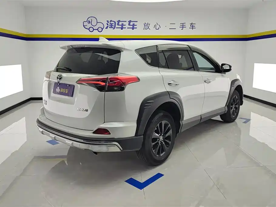 Toyota RAV4 2019 — фото 3