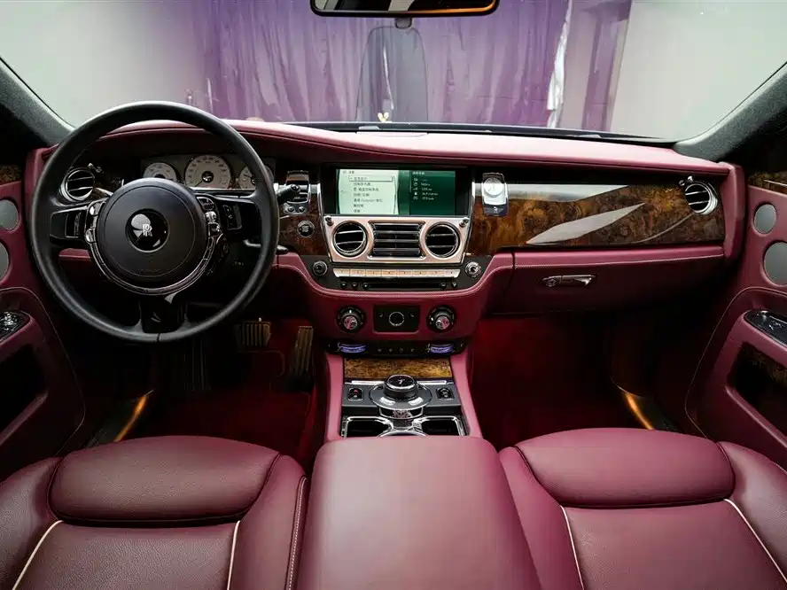 Rolls-Royce Ghost 2017 — фото 10