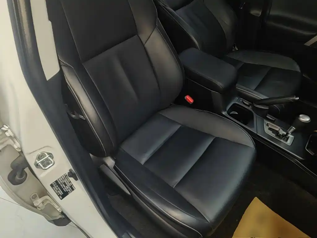 Toyota RAV4 2019 — фото 25