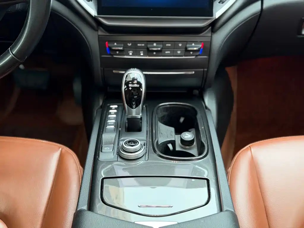 Maserati Ghibli 2017 — фото 19