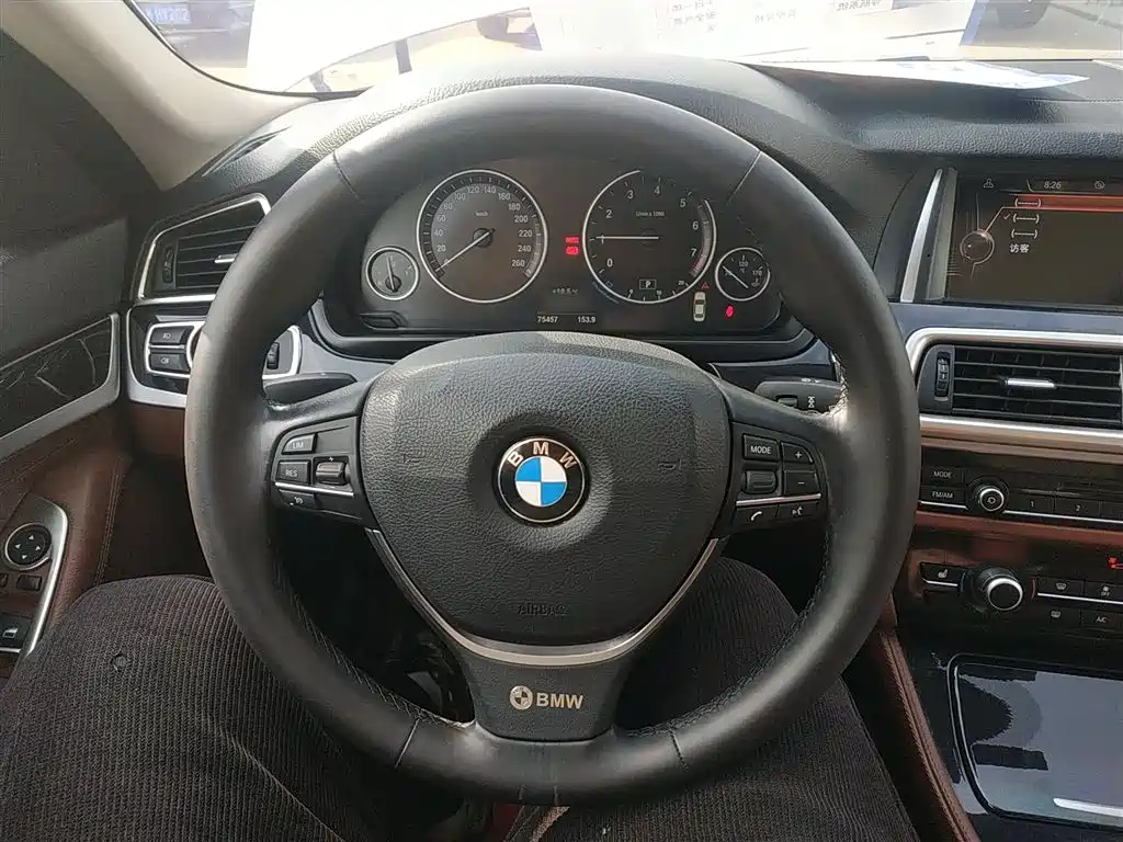BMW 5 Series 2017 — фото 11