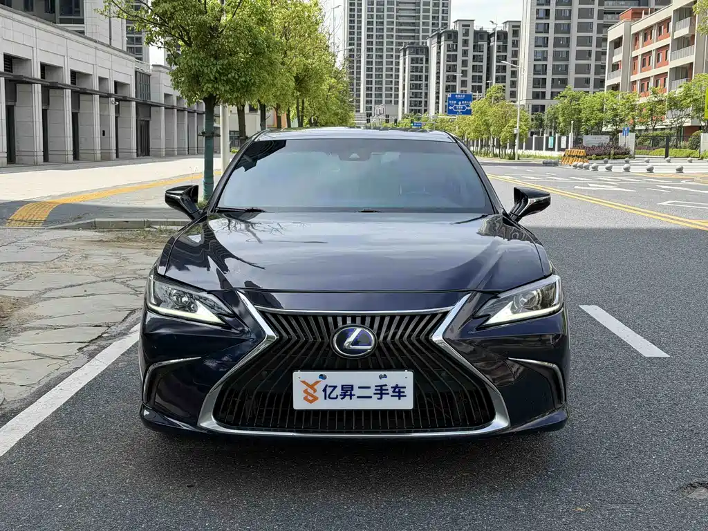 Lexus ES 2020 — фото 3