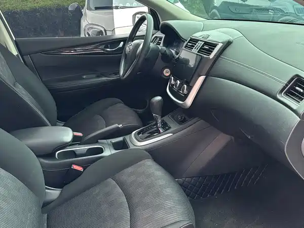 Nissan Tiida 2023