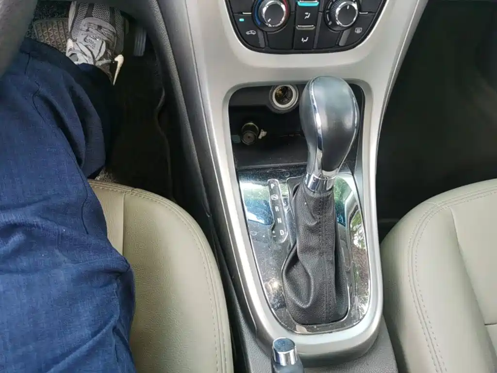 Buick Excelle GT 2015 — фото 14