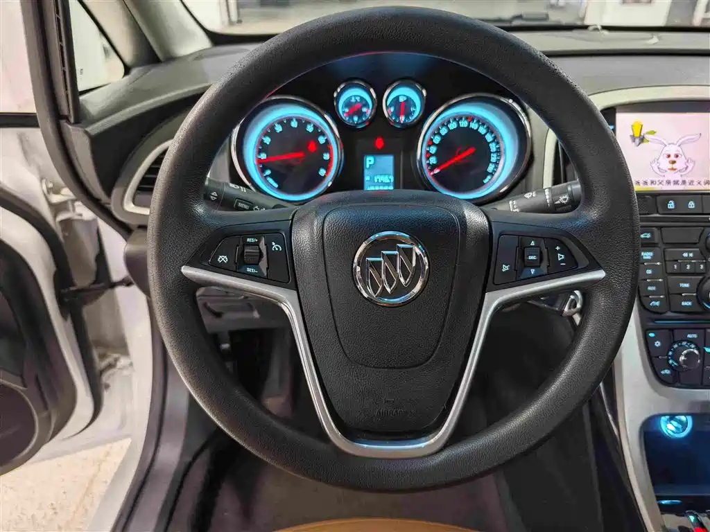 Buick Excelle 2014 — фото 8