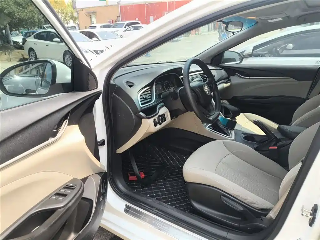 Buick Excelle 2015 — фото 12