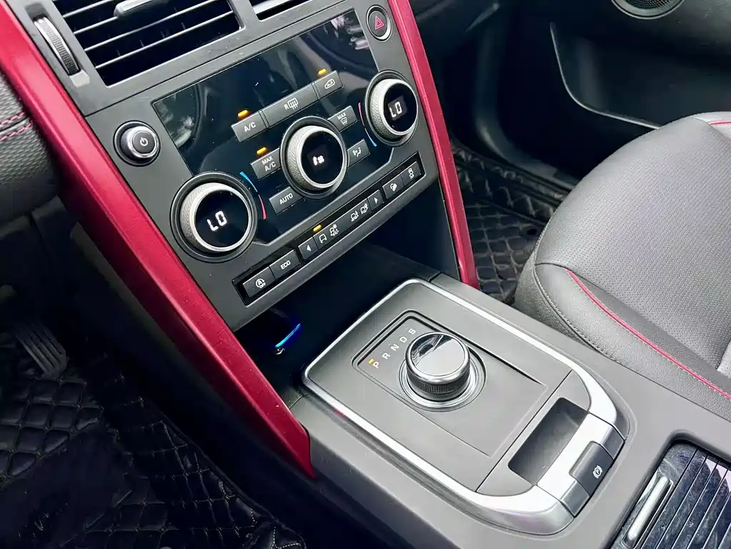 Land Rover Discovery Sport 2018 — фото 16