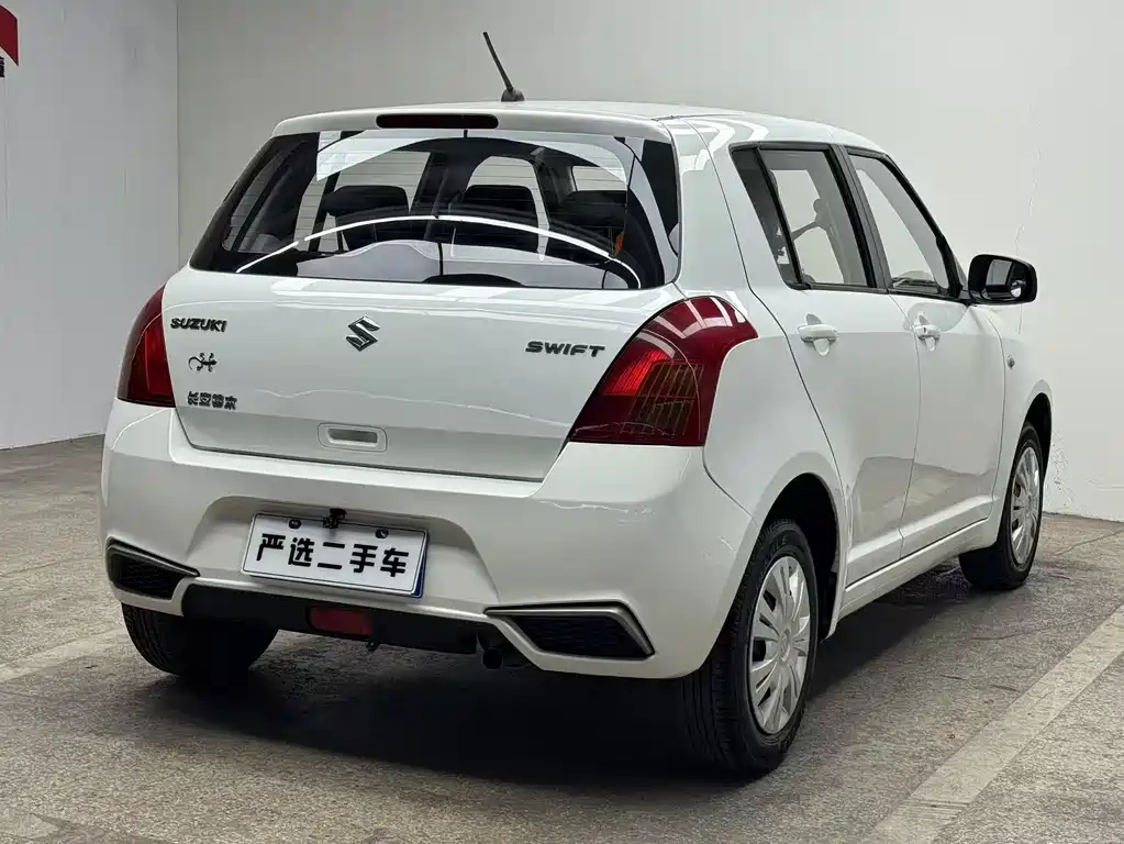 Suzuki Swift 2015 — фото 5