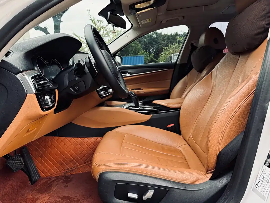 BMW 5 Series 2018 — фото 16