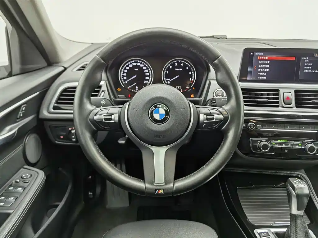 BMW 1 Series 2019 — фото 11