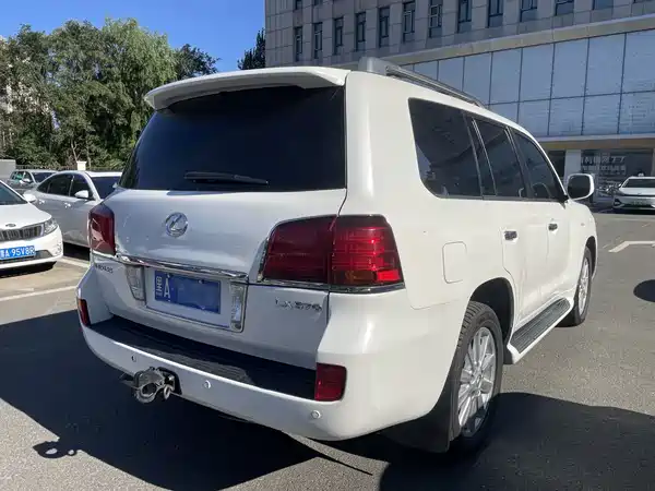 Lexus LX 2010
