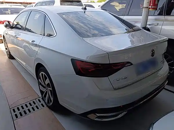 Volkswagen Sagitar 2023