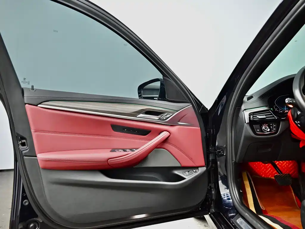 BMW 5 Series New Energy 2022 — фото 20