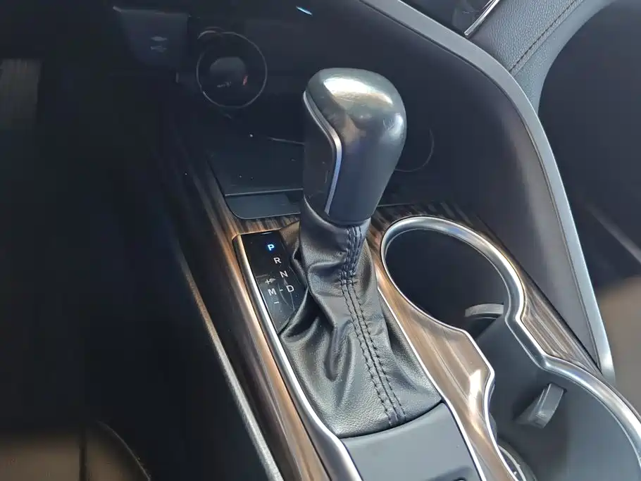 Toyota Camry 2021 — фото 16