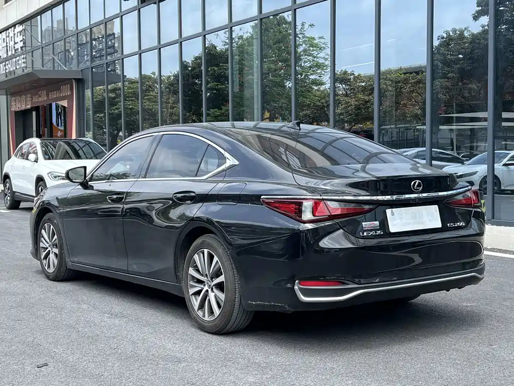 Lexus ES 2018 — фото 4