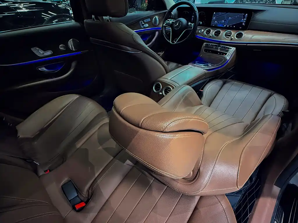 Mercedes-Benz E-Class 2023 — фото 12