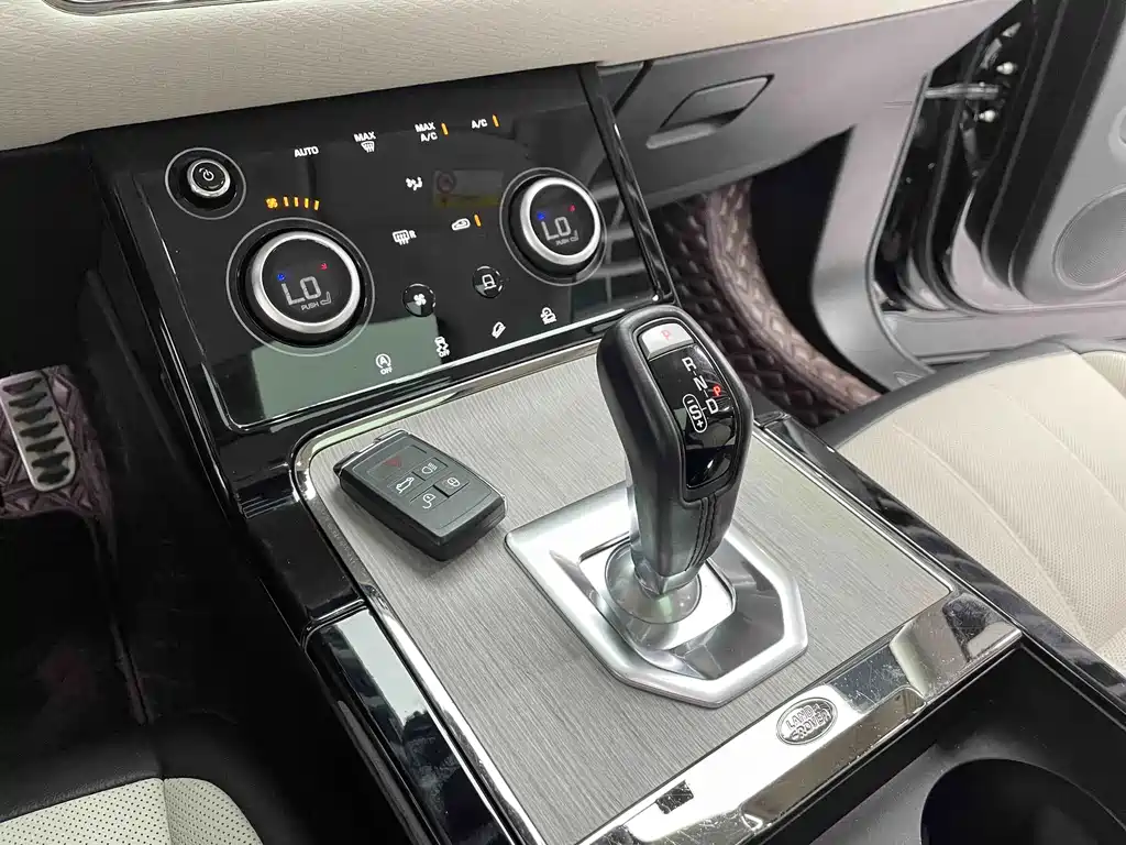 Land Rover Range Rover Evoque 2022 — фото 16