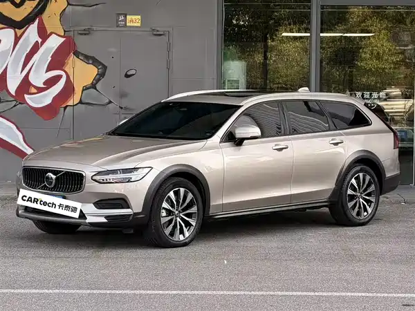 Volvo V90 2023