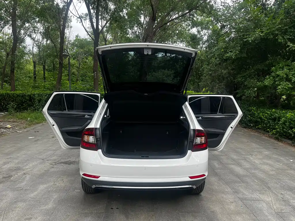Skoda Rapid Spaceback 2019 — фото 12