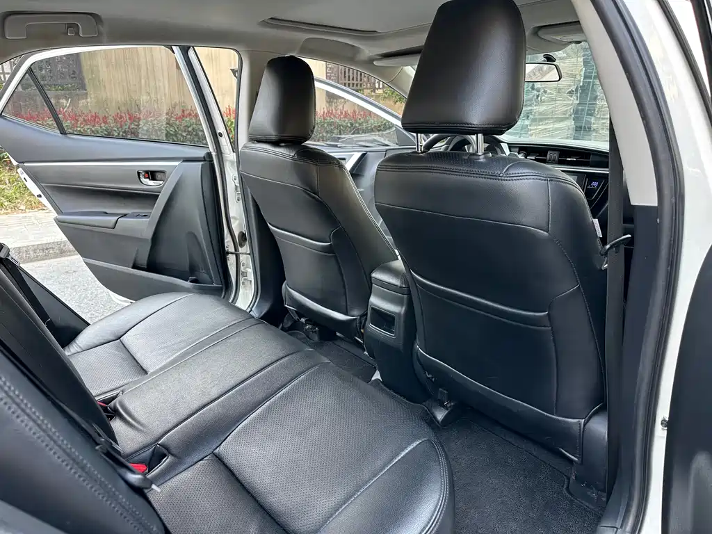 Toyota Corolla 2018 — фото 14
