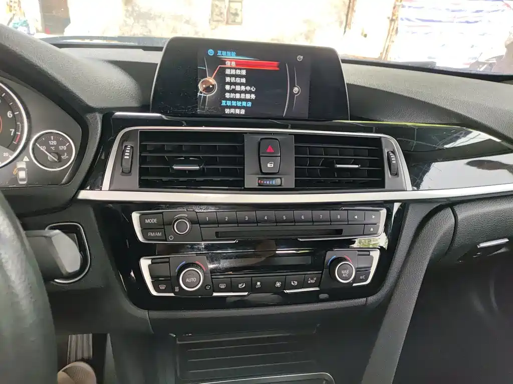 BMW 3 Series 2017 — фото 9
