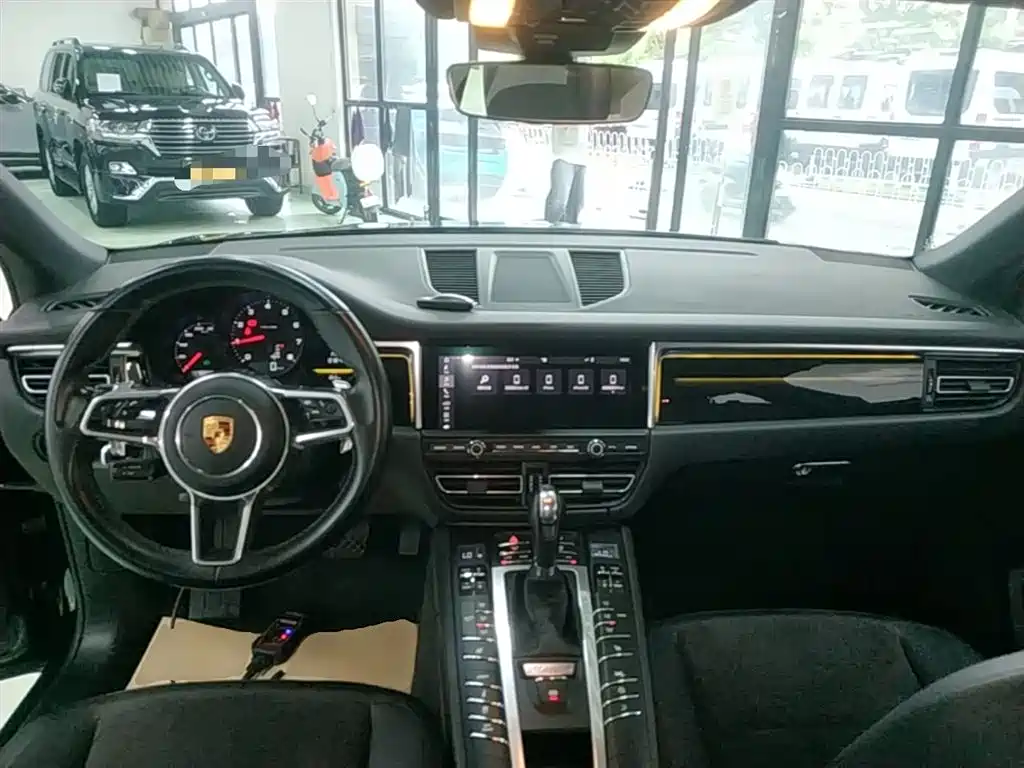 Porsche Macan 2019 — фото 10