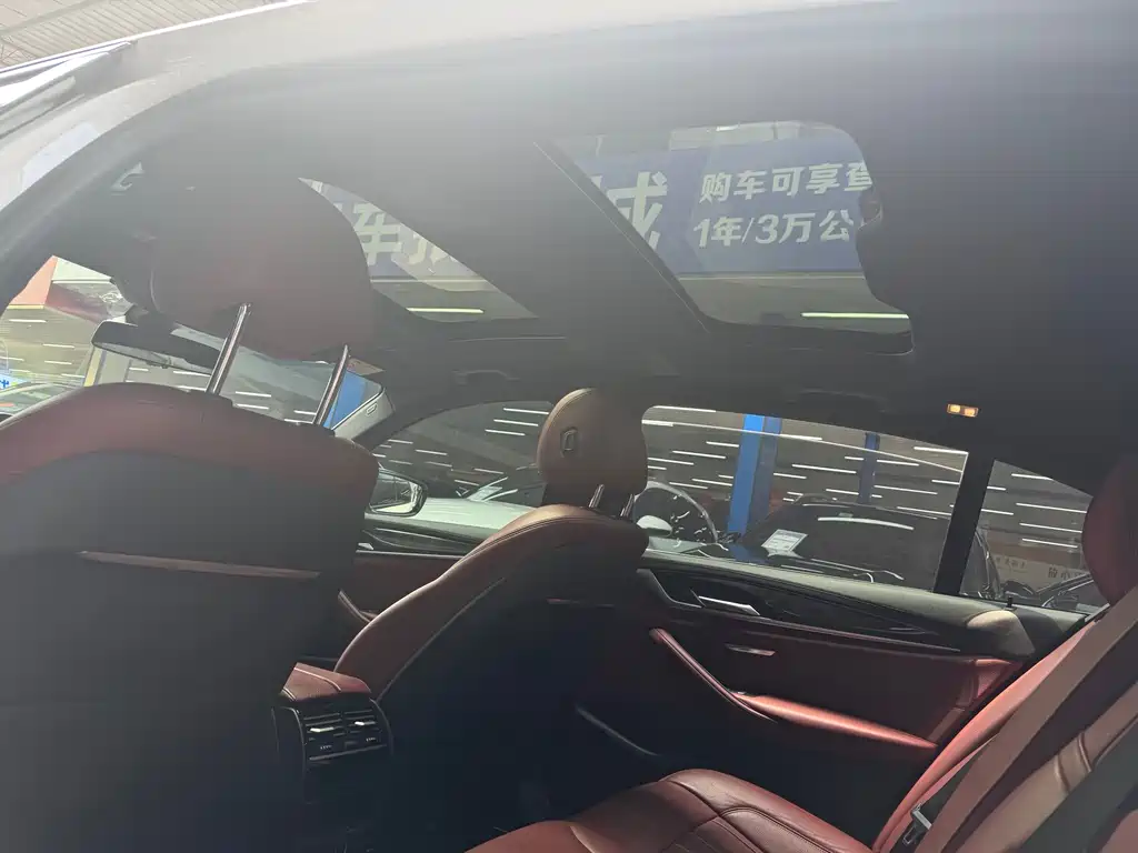BMW 5 Series 2019 — фото 17