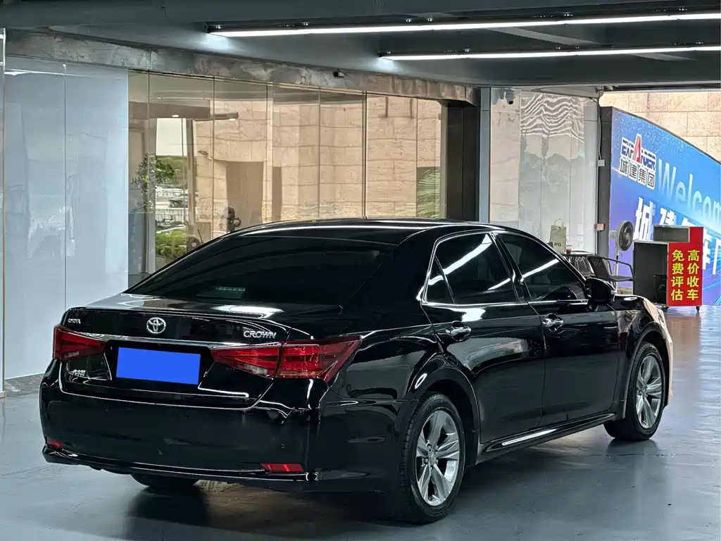 Toyota Crown 2015 — фото 6