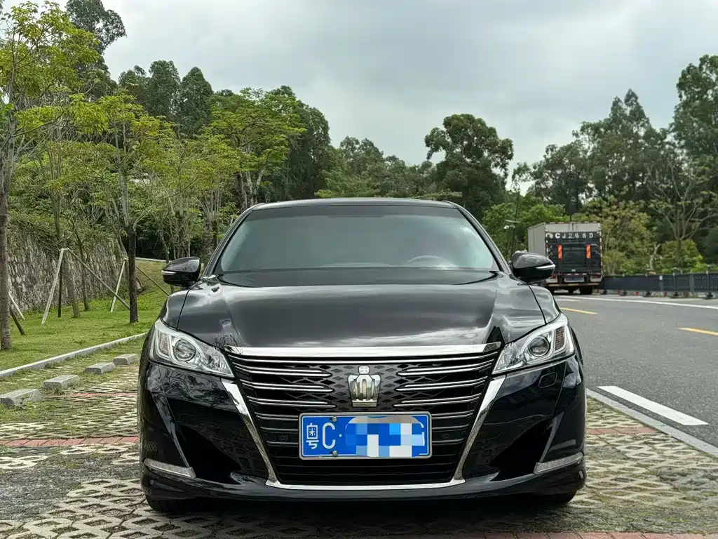 Toyota Crown 2018 — фото 2