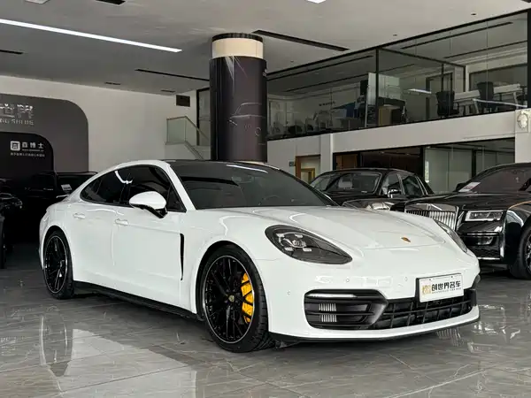 Porsche Panamera 2023
