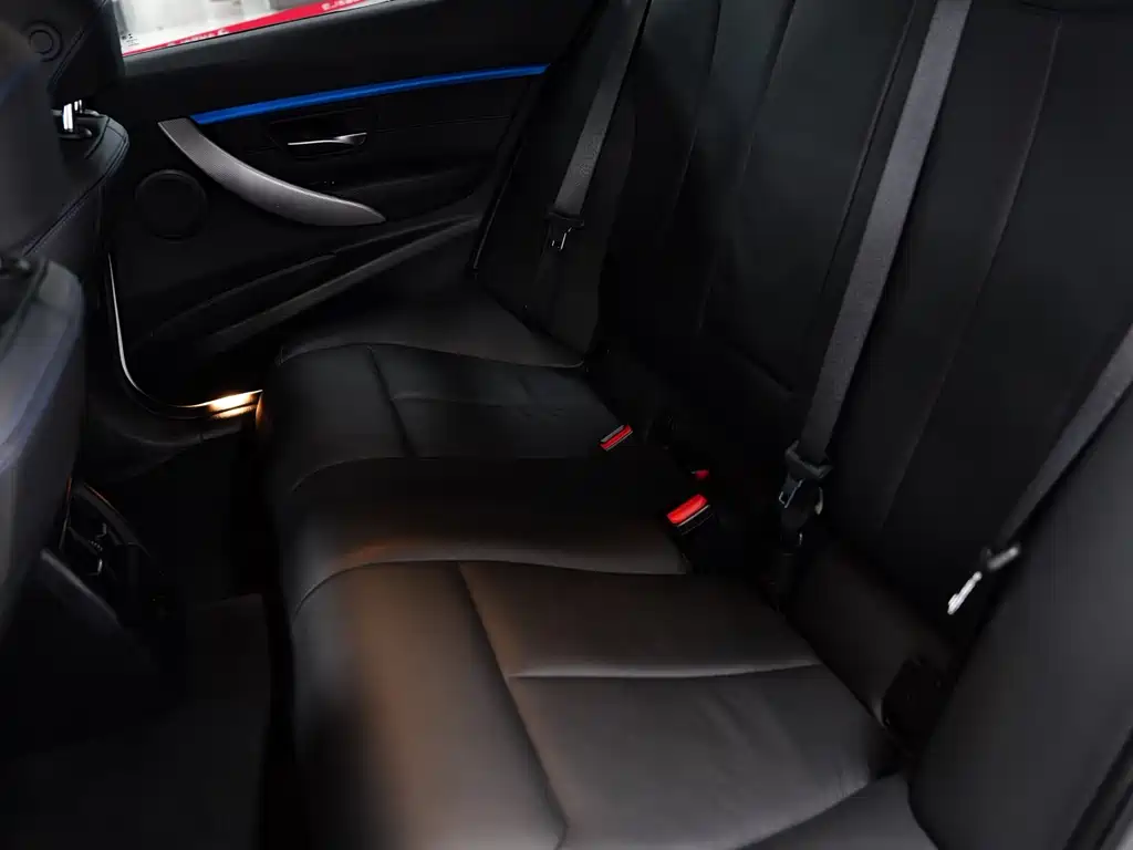 BMW 3 Series 2019 — фото 12