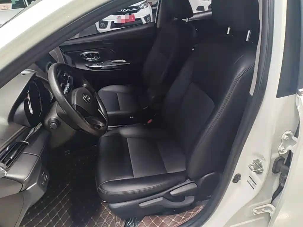 Toyota Yaris L 2015 — фото 15