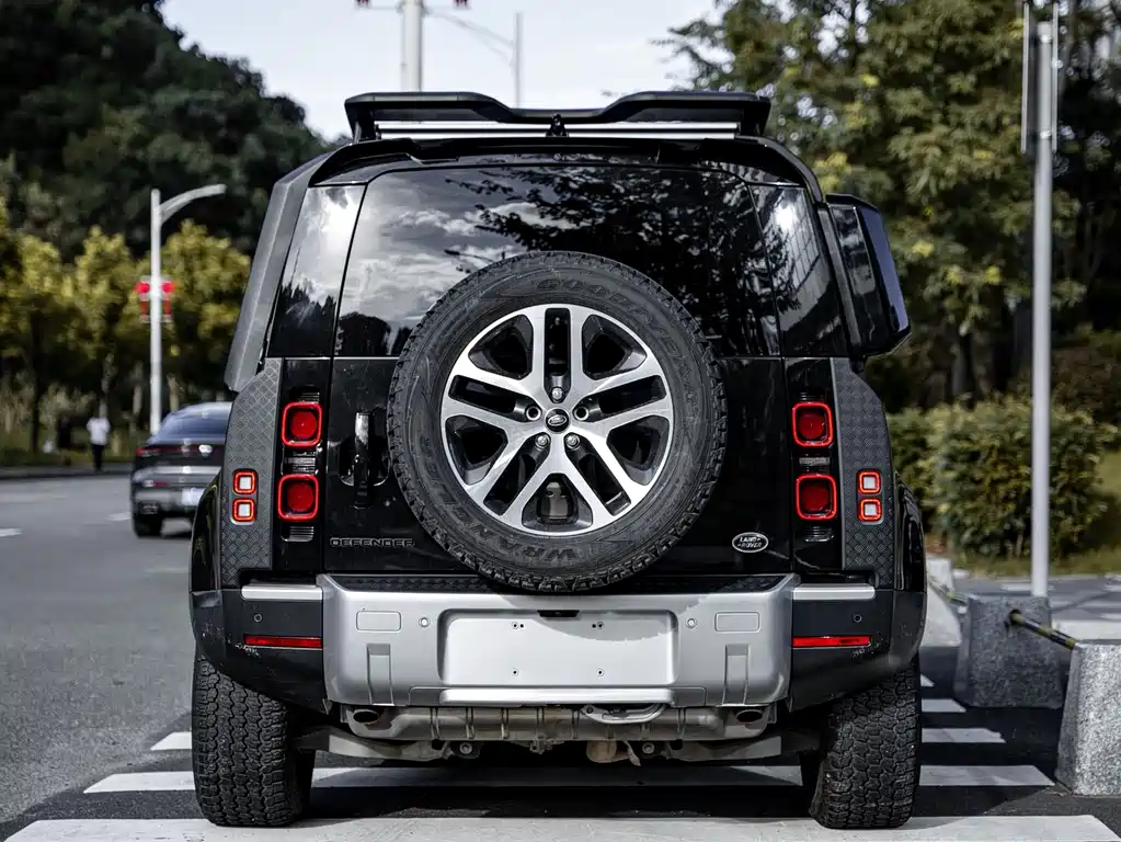 Land Rover Defender 2022 — фото 21