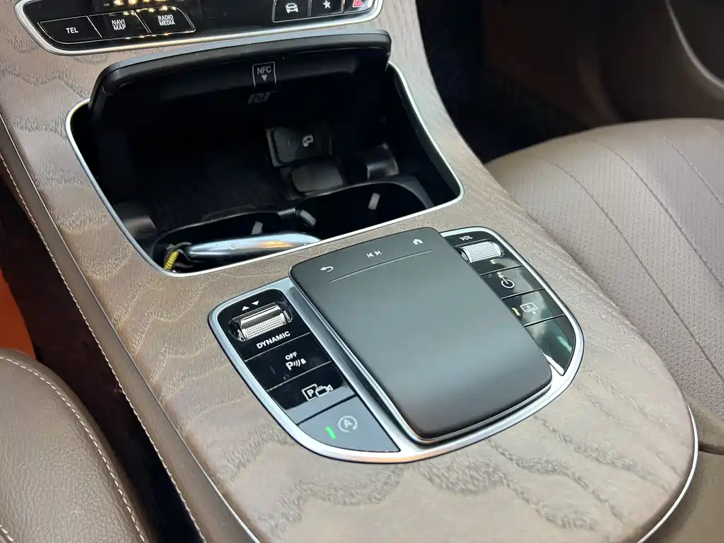 Mercedes-Benz E-Class 2023 — фото 7