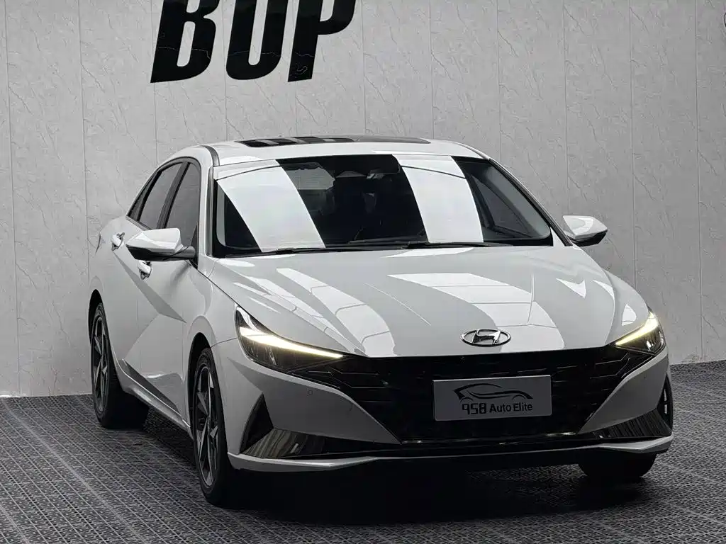 Hyundai Elantra 2022