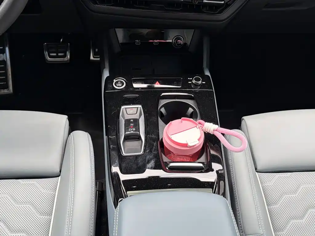 Audi Q6L E-Tron 2025 — фото 20