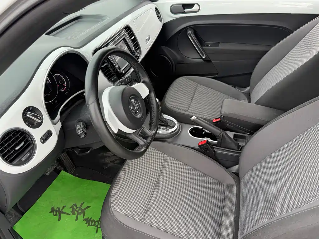 Volkswagen Beetle 2015 — фото 14