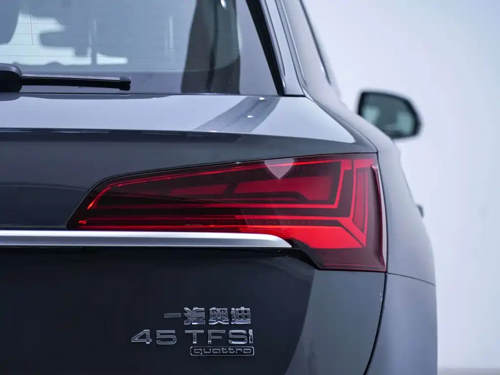 Audi Q5L 2023 — фото 19