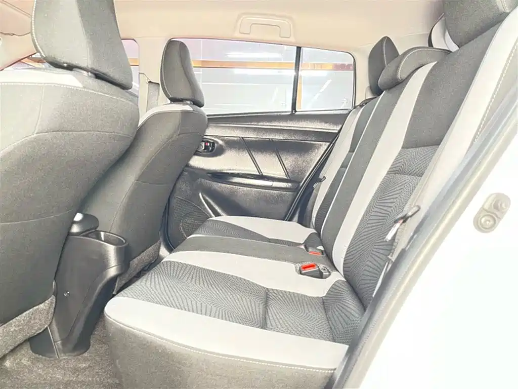 Toyota Yaris L 2020 — фото 23