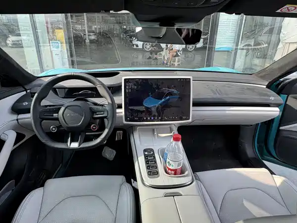 Xiaomi SU7 2025