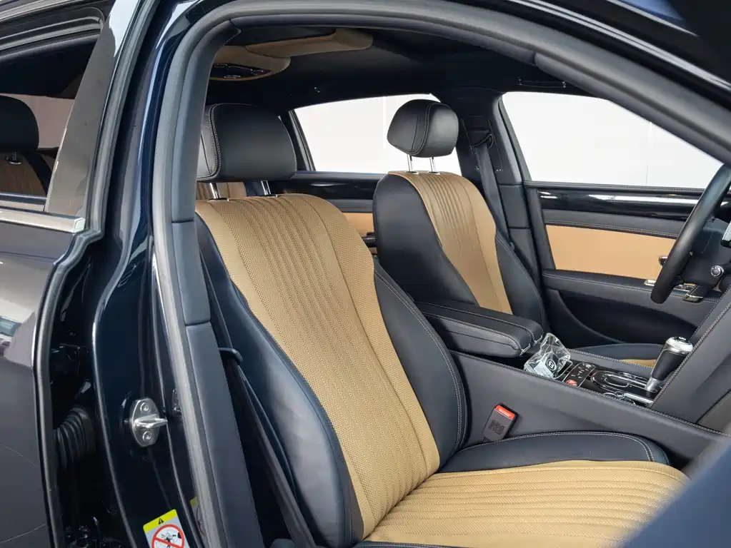Bentley Flying Spur 2017 — фото 13