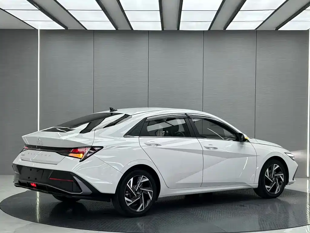 Hyundai Elantra 2023