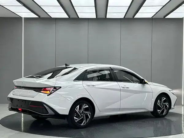 Hyundai Elantra 2023