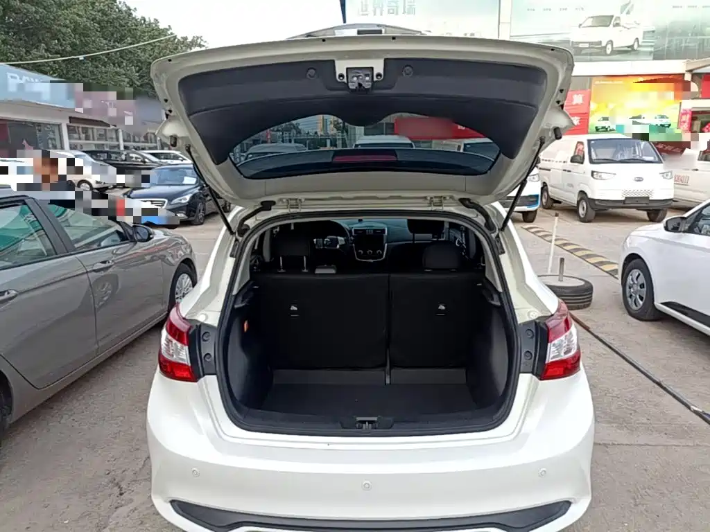 Nissan Tiida 2019 — фото 19