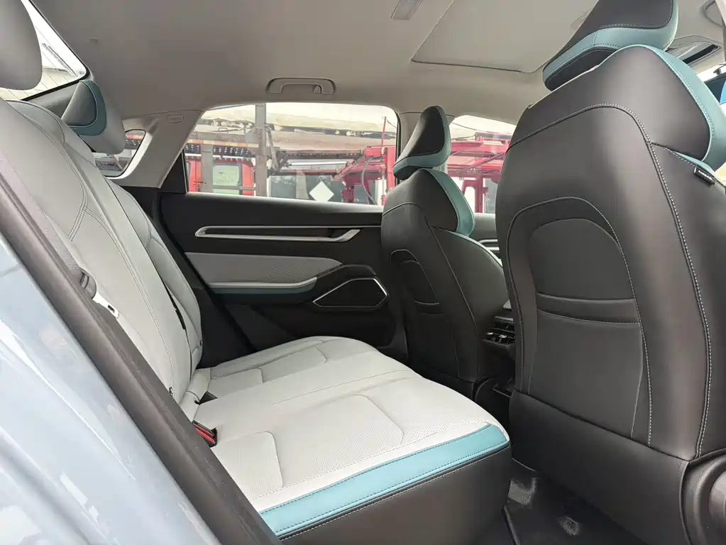 Geely Emgrand 2023 — фото 12