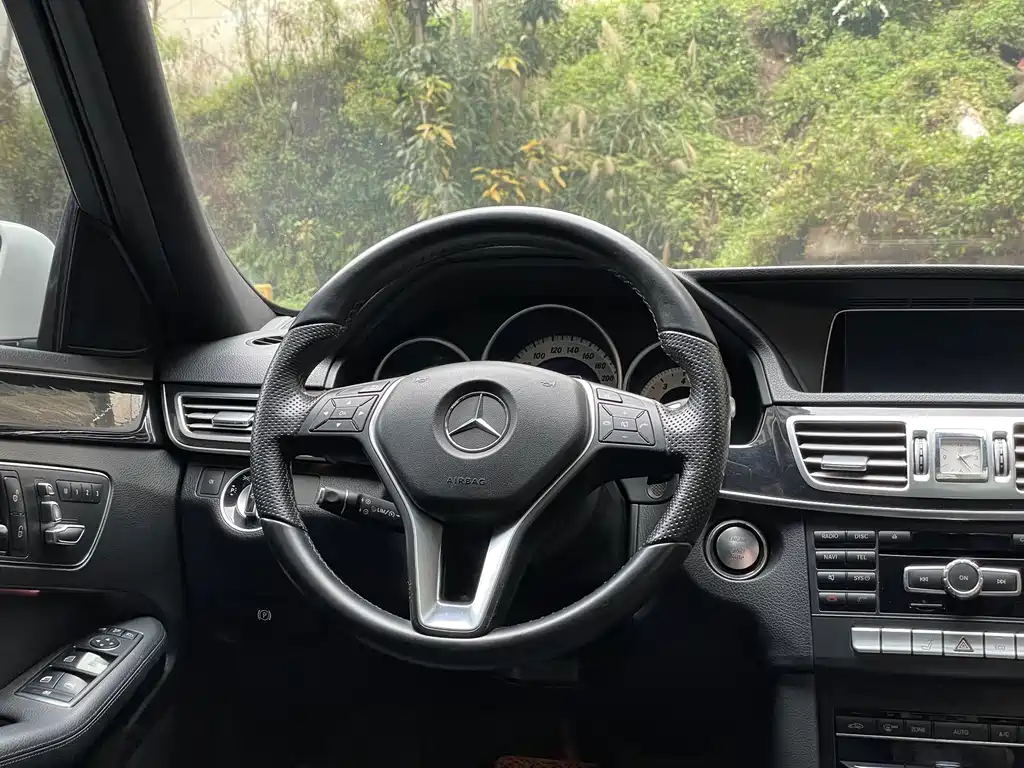 Mercedes-Benz E-Class 2015 — фото 16