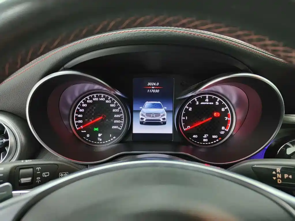 Mercedes-Benz GLC AMG 2018 — фото 13