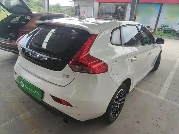 Volvo V40 2017