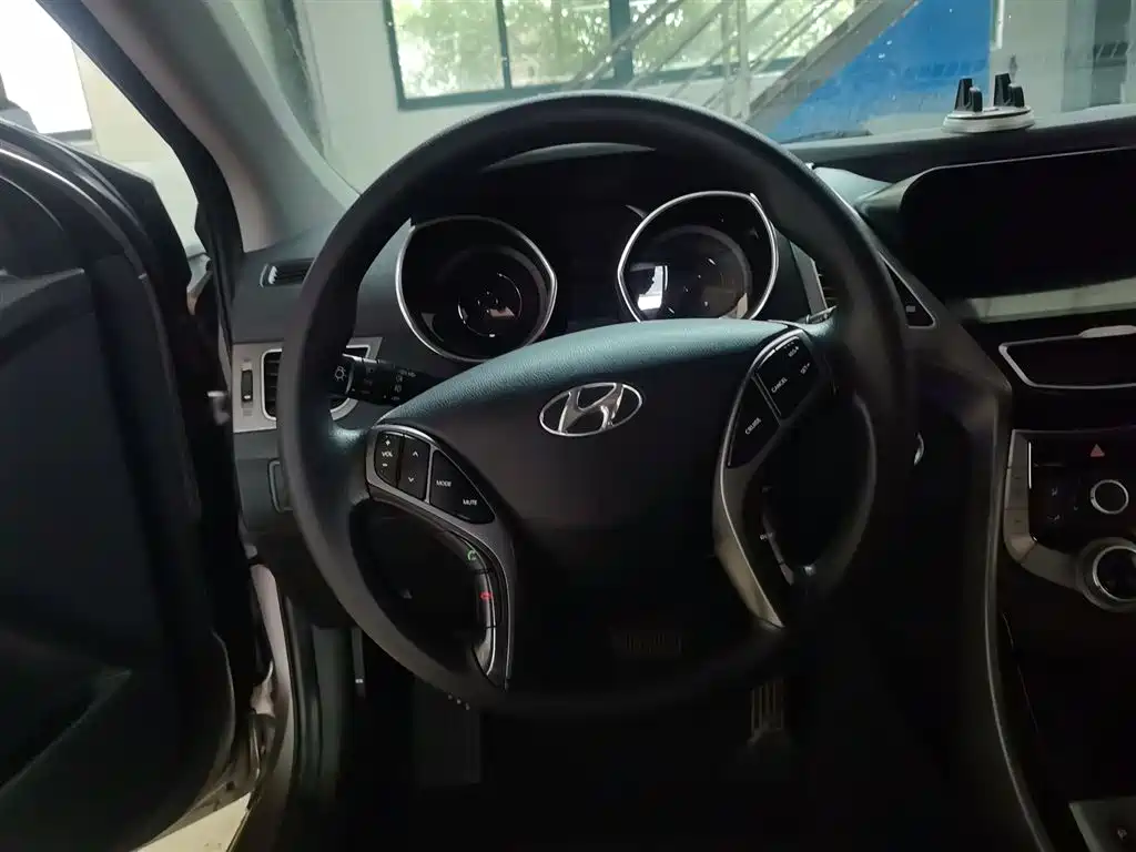 Hyundai Elantra Langdong 2017 — фото 11