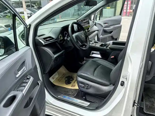 Toyota Sienna 2023
